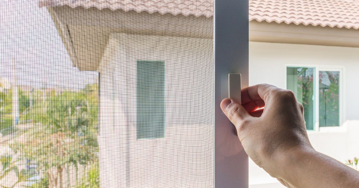 יתרונות רשתות לחלונות בהתקנה עצמית חיסכון בזמן ובעלות