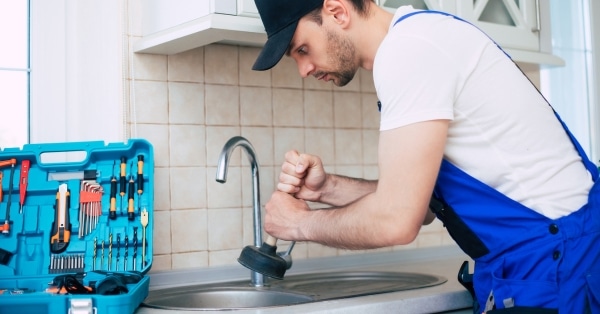 ניקוי כיור מטבח סתום